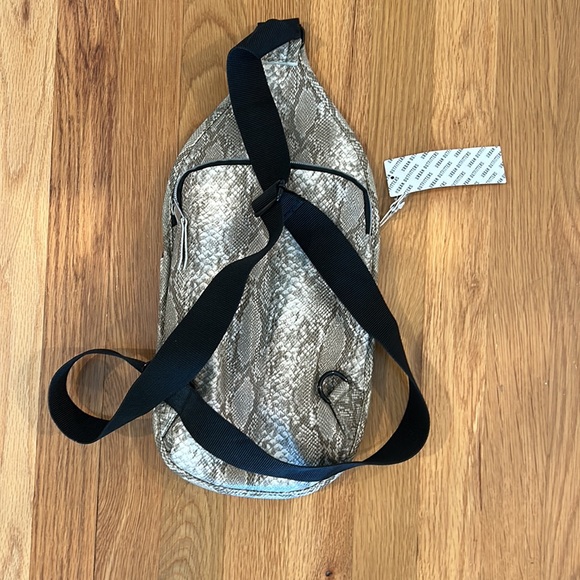 Fake snake Fanny pack/backpack - Picture 2 of 2